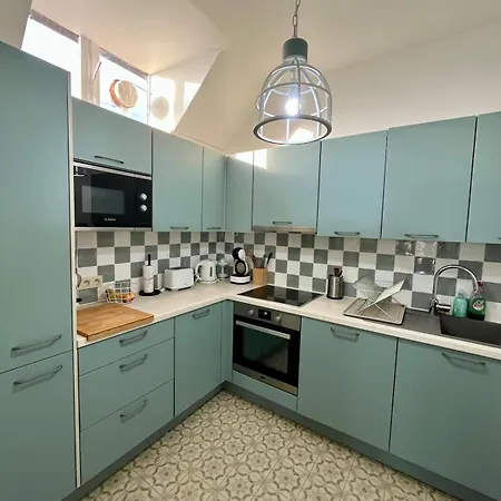 Duplex Et Parking A 100m De La *